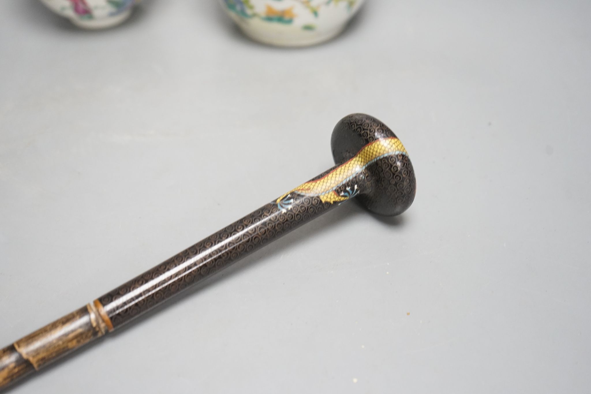 A Chinese famille rose chupu and a bowl, late 19th century, and a cloisonne parasol handle, 23cm long